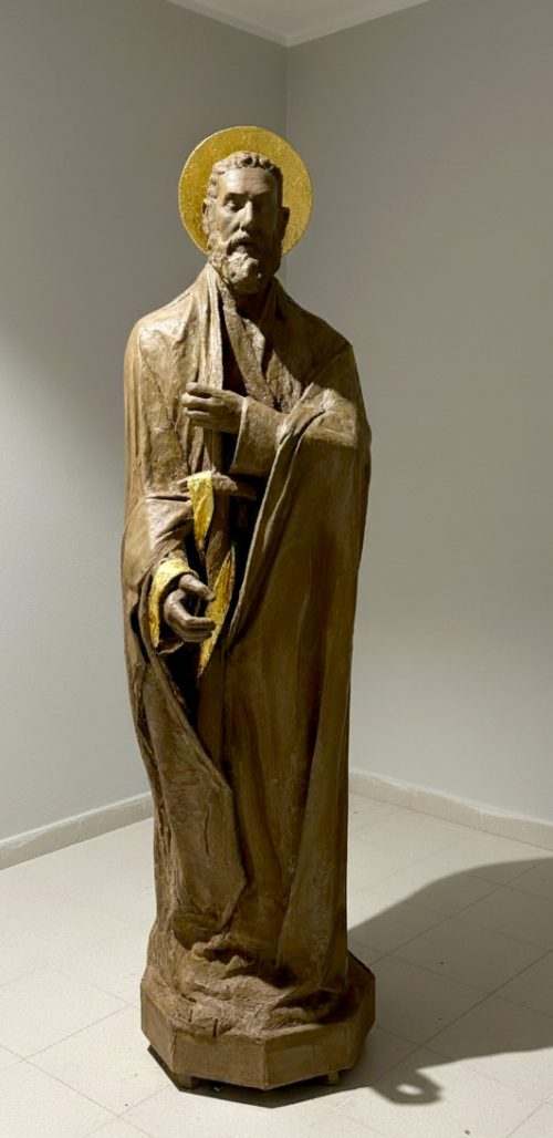 Estatua fachada iglesia Hospital de Sant Pau. Barcelona.